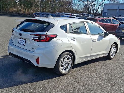 Certified 2025 Subaru Impreza 2.0i image 9