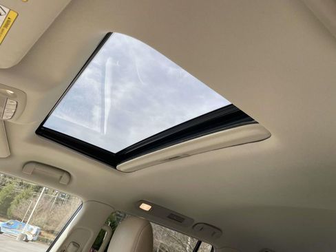 Used 2023 Nissan Armada SL w/ Captain's Chairs Package image 18