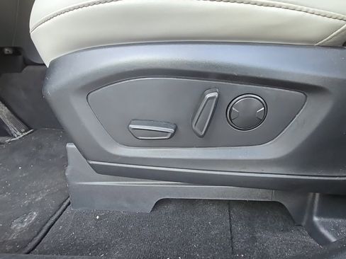 Used 2025 Ford Explorer Active w/ Active Comfort Package image 12