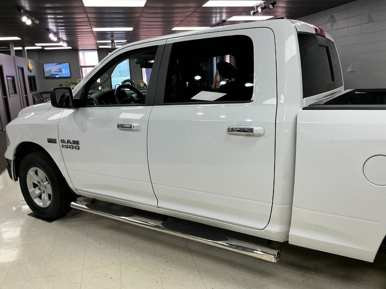 Used 2017 RAM 1500 Classic SLT AWD/4WD image 33