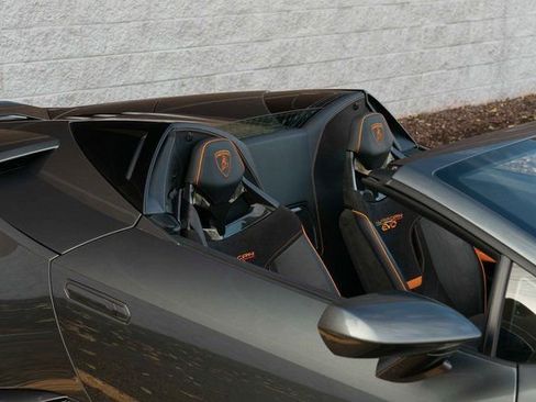 Used 2024 Lamborghini Huracan EVO image 35