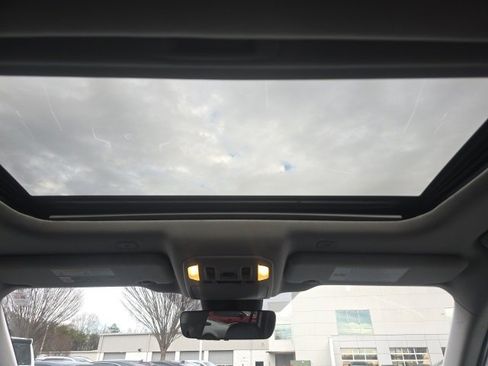 Used 2025 Toyota Highlander LE image 10