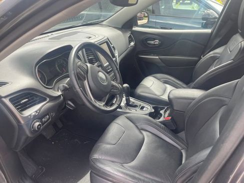 Used 2021 Jeep Cherokee Latitude Lux w/ Comfort/Convenience Group FWD image 5