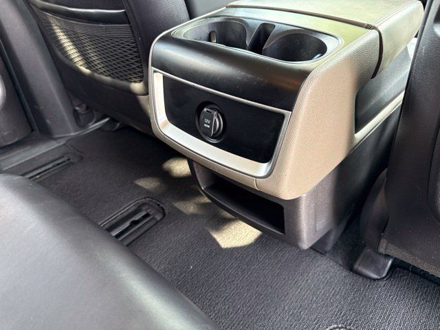 Used 2025 Kia Carnival FWD image 19