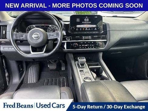 Used 2022 Nissan Pathfinder SL AWD/4WD image 11