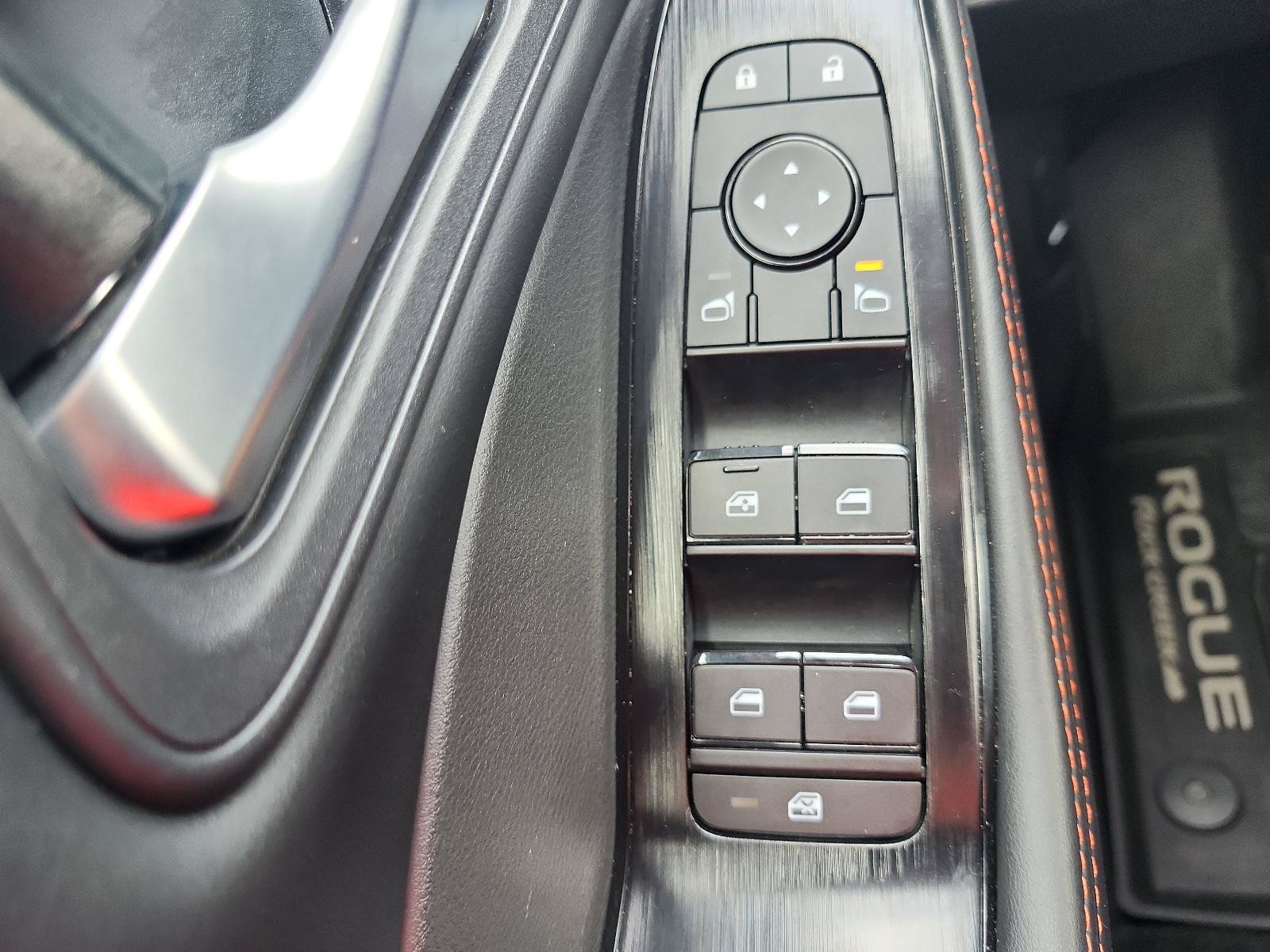 Used 2025 Nissan Rogue SV AWD/4WD image 23