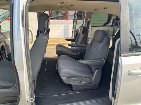 Used 2010 Dodge Grand Caravan SE w/ Climate Group image 13