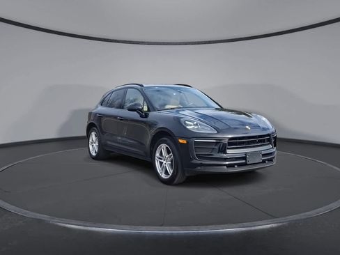 Used 2022 Porsche Macan image 2