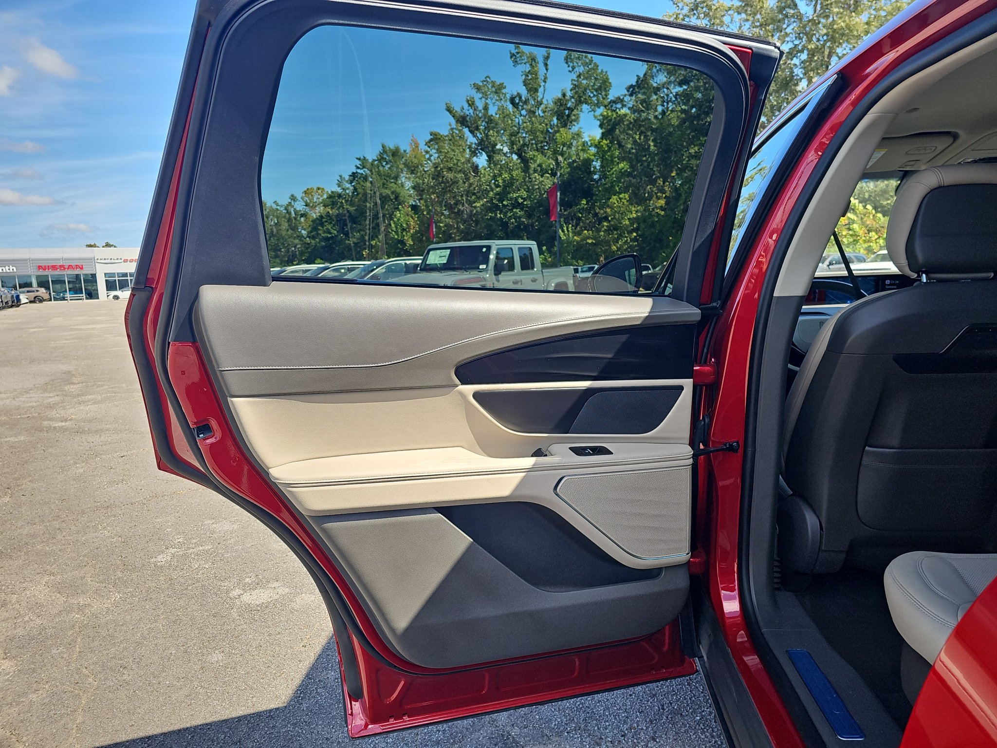 Used 2024 Lincoln Nautilus Premier AWD/4WD image 19