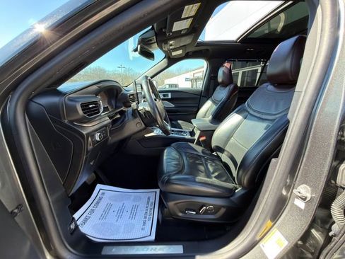 Used 2020 Ford Explorer Platinum w/ Premium Technology Package image 24