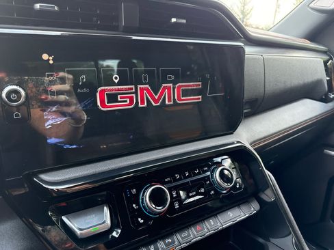 Used 2024 GMC Sierra 2500 AT4 w/ Technology Package AWD/4WD image 30