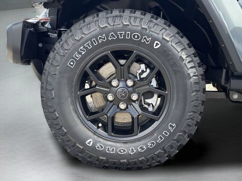 New 2025 Jeep Gladiator Willys image 31