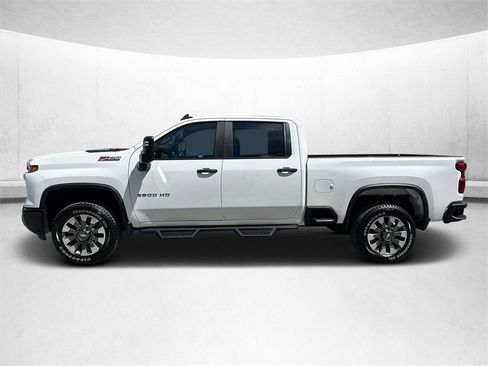 Used 2024 Chevrolet Silverado 2500 Custom w/ Custom Value Package image 5