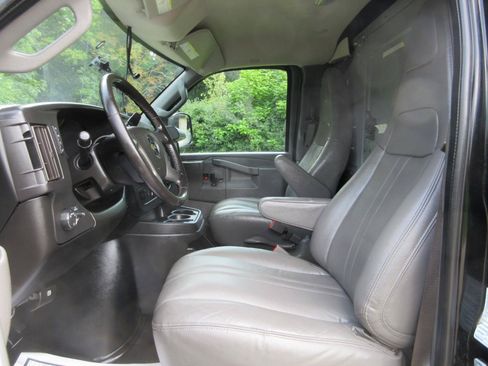 Used 2018 Chevrolet Express 2500 w/ Driver Convenience Package RWD image 23