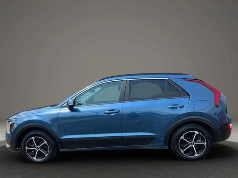 Used 2025 Kia Niro EX FWD image 8