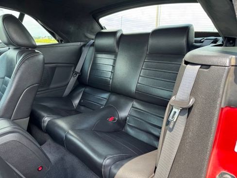 Used 2010 Ford Mustang Premium RWD image 9