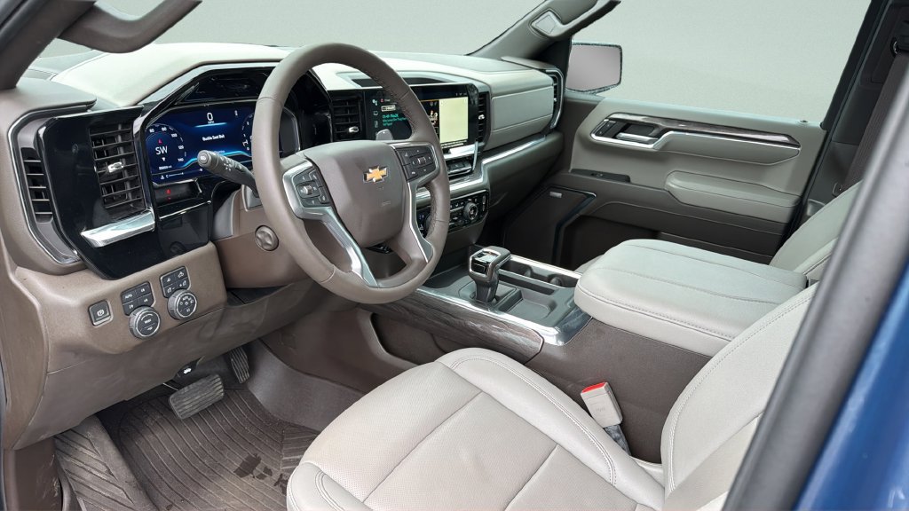 Used 2024 Chevrolet Silverado 1500 LTZ AWD/4WD image 30