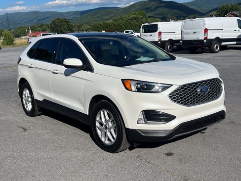 Used 2023 Ford Edge SEL w/ Convenience Package AWD/4WD image 4