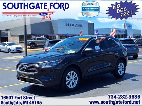 Certified 2023 Ford Escape Active AWD/4WD image 1