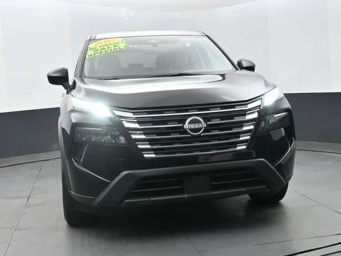 Used 2025 Nissan Rogue SV FWD image 3