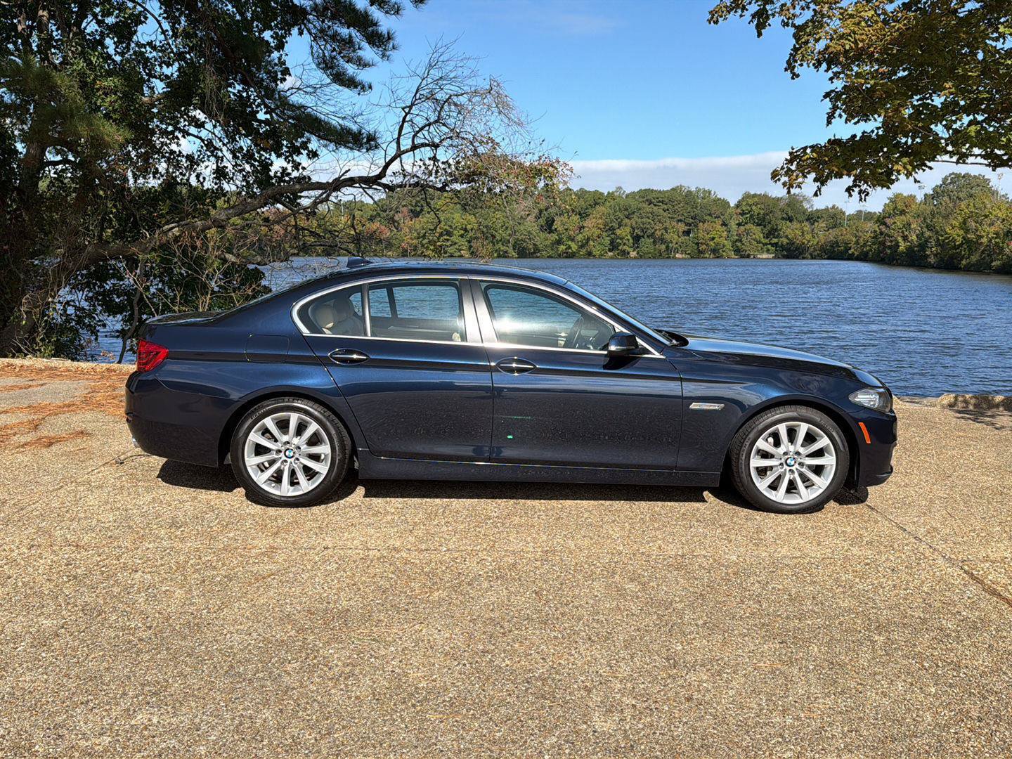 Used 2016 BMW 535i xDrive Sedan AWD/4WD image 3