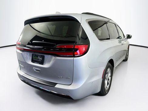 Used 2022 Chrysler Pacifica Limited FWD image 9