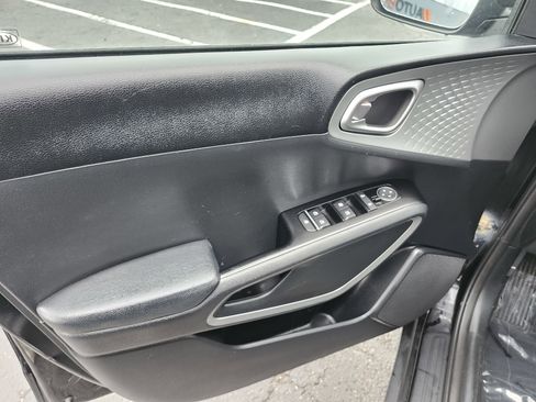 Used 2022 Kia Soul LX w/ Technology Package image 23