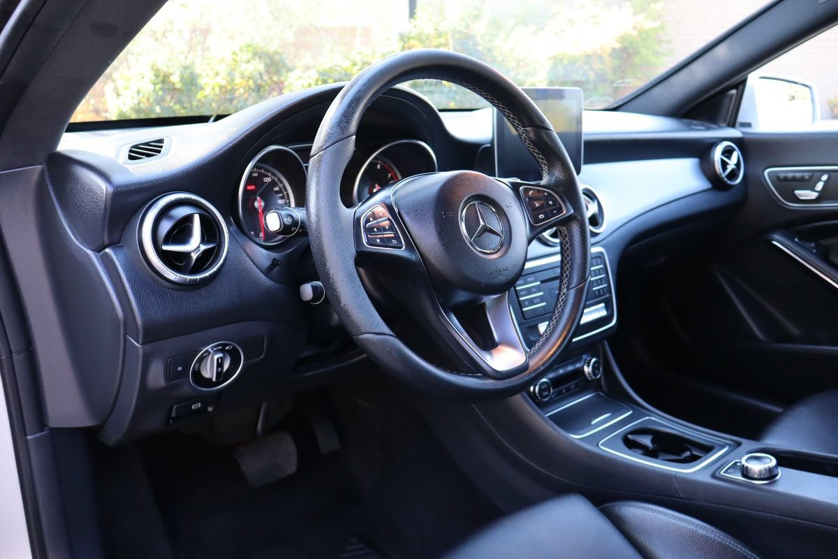 Used 2018 Mercedes-Benz CLA 250 4MATIC image 15