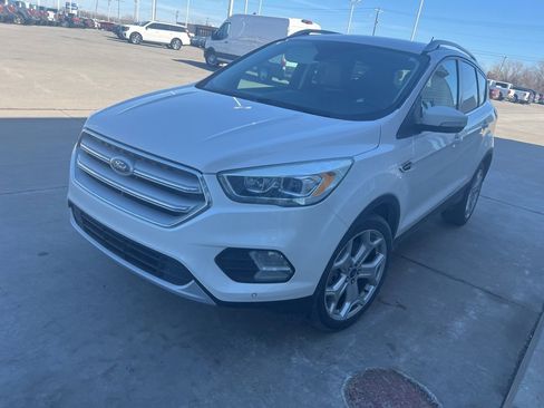 Used 2018 Ford Escape Titanium image 2