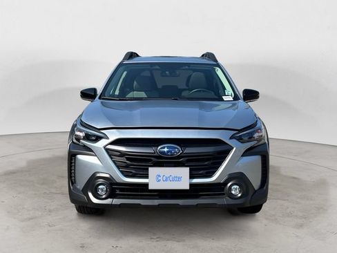 Used 2025 Subaru Outback Premium AWD/4WD image 2