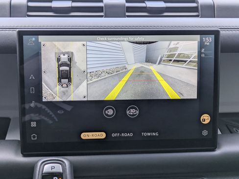 Used 2025 Land Rover Defender 110 X-Dynamic SE image 24