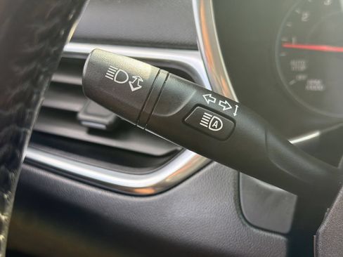 Used 2019 Chevrolet Equinox LT w/ Driver Convenience Package FWD image 27