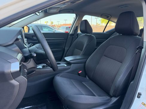Used 2025 Nissan Altima 2.5 SV FWD image 36