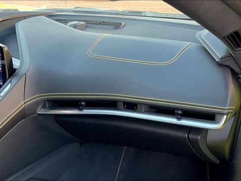 Used 2021 Chevrolet Corvette Stingray Premium Conv w/ Z51 Performance Package image 16