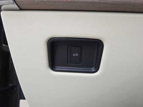 New 2026 Land Rover Range Rover Long Wheelbase SE image 27