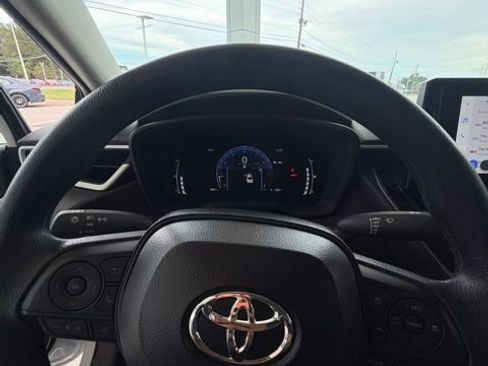 Used 2026 Toyota Corolla LE FWD image 17