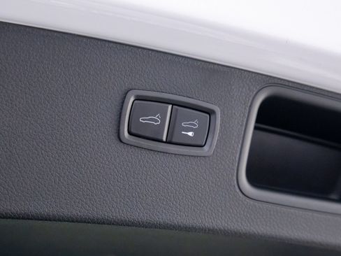 Used 2026 Porsche Macan AWD/4WD image 35