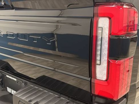 Used 2025 Ford F250 Platinum AWD/4WD image 43