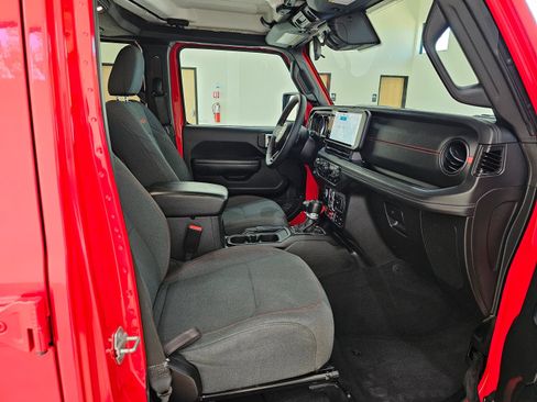 Used 2024 Jeep Wrangler Unlimited Rubicon AWD/4WD image 35
