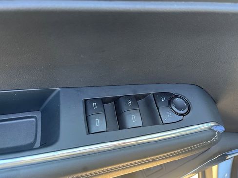 Used 2025 GMC Acadia Elevation image 12