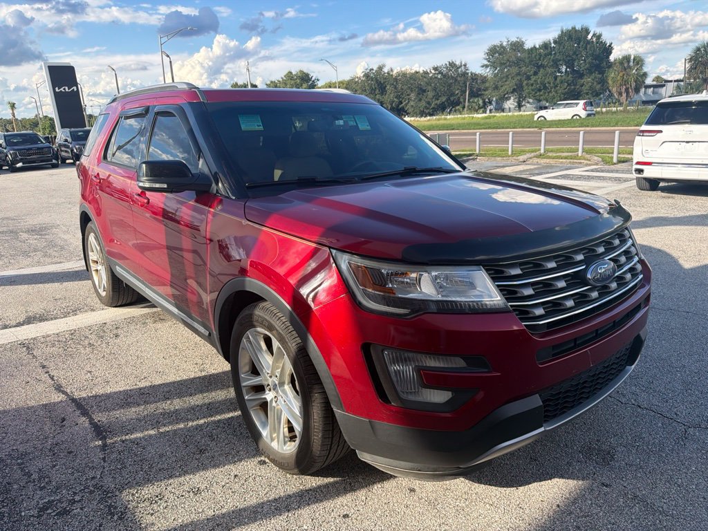 Used 2017 Ford Explorer XLT w/ Equipment Group 201A FWD image 8