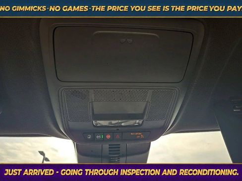 Used 2025 Chevrolet Traverse LT FWD image 21