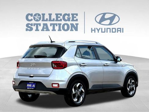 Used 2024 Hyundai Venue SEL FWD image 10