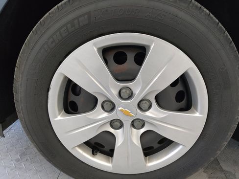 Used 2017 Chevrolet Cruze LS FWD image 31