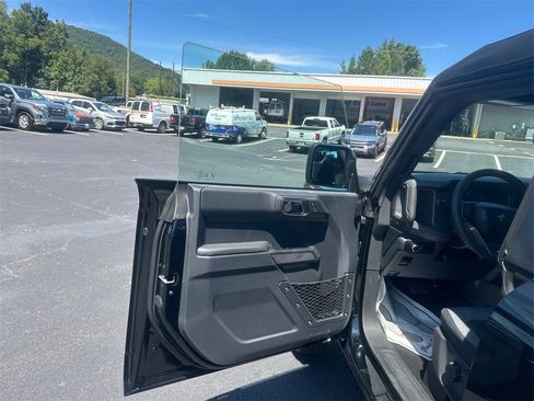 New 2025 Ford Bronco 4-Door image 15