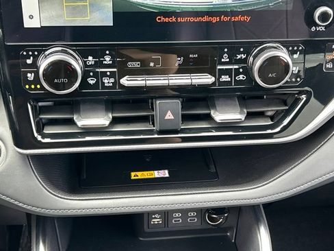 Certified 2025 Toyota Highlander Platinum AWD/4WD image 69