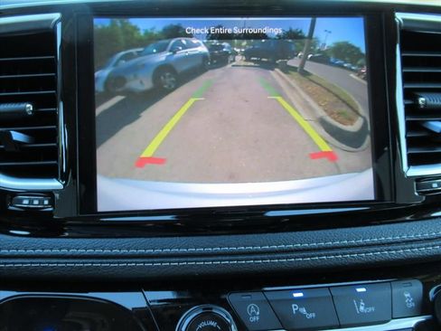 Certified 2024 Chrysler Pacifica Limited AWD/4WD image 34