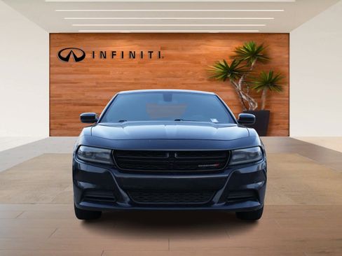 Used 2019 Dodge Charger SXT image 2