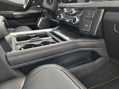 Used 2024 Ford F450 Platinum image 40