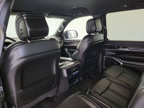 Used 2024 Jeep Wagoneer L Series II w/ Flexible Seating Group AWD/4WD image 14